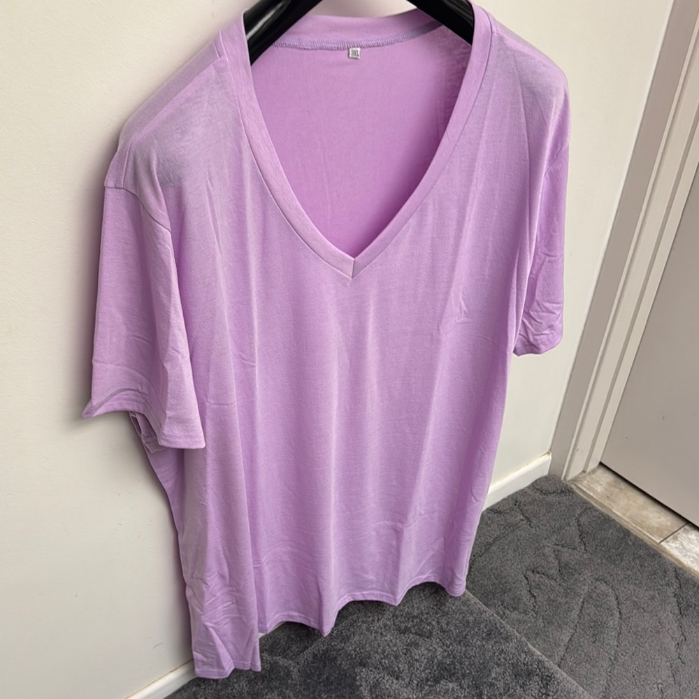 New men’s Lavender V-Neck Top 3XL